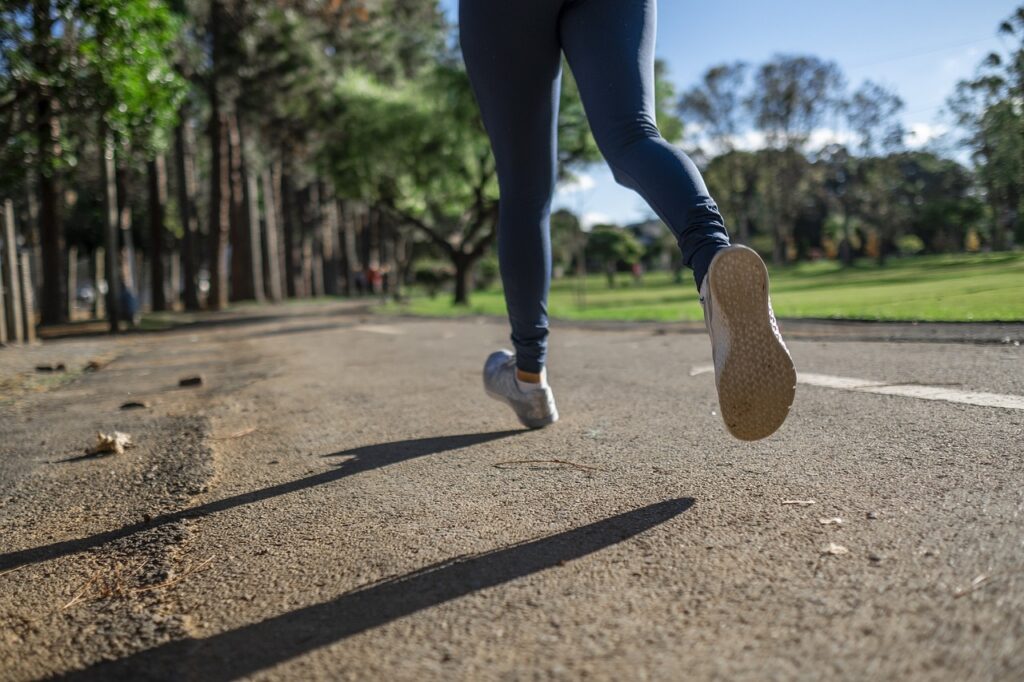 running, woman, race-4782722.jpg